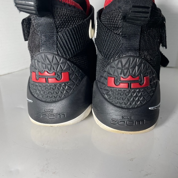 LeBron James 11 Solder Bread - Picture 4 of 6